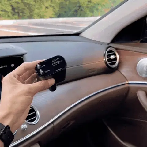 Fast Charge Retractable Car Charger - Image 5