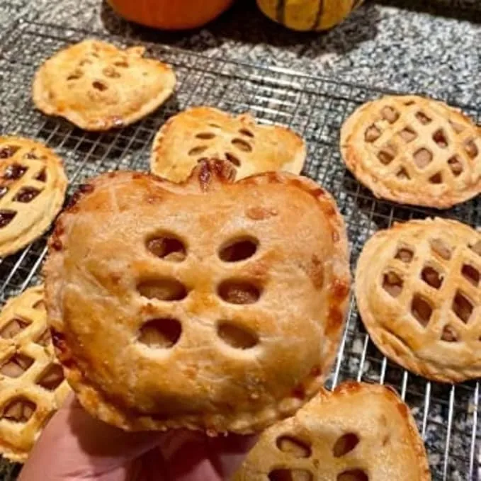 Mini Pie Molds Set - Image 5