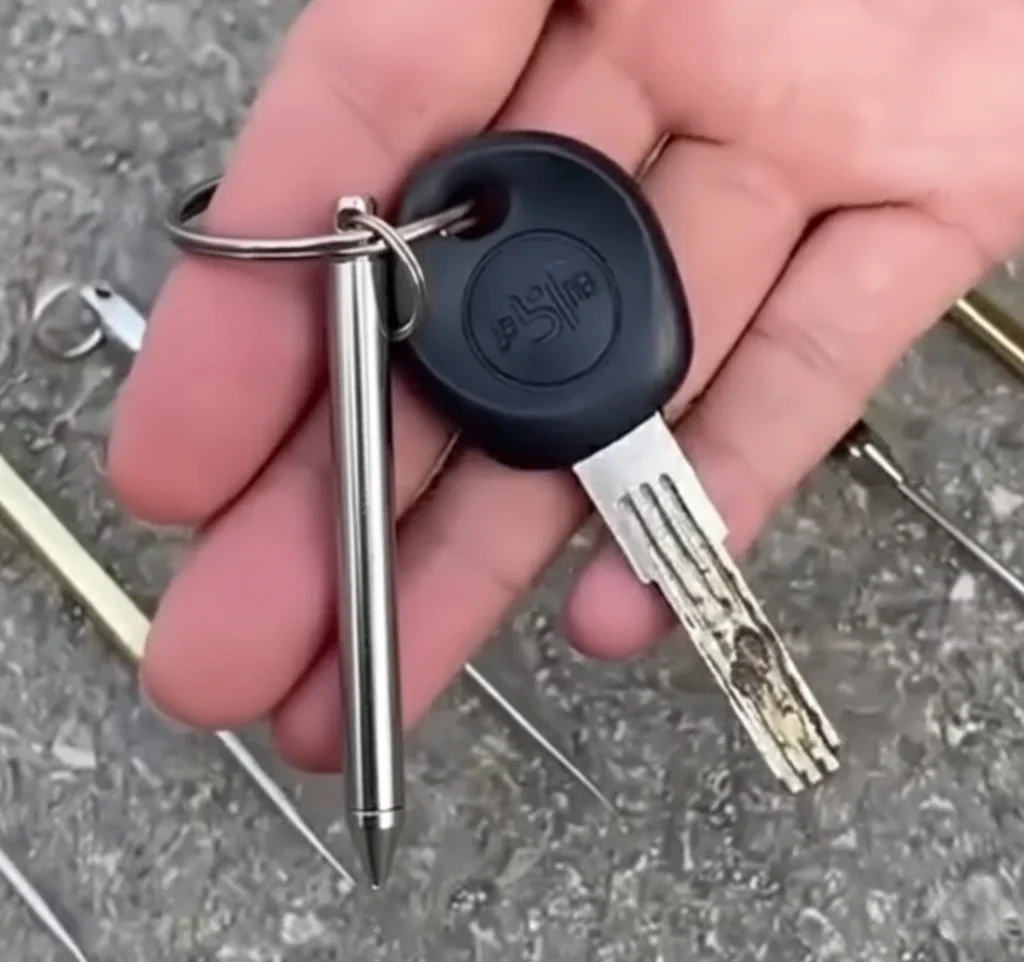Multi-Use Steel Pick Keychain - Image 4
